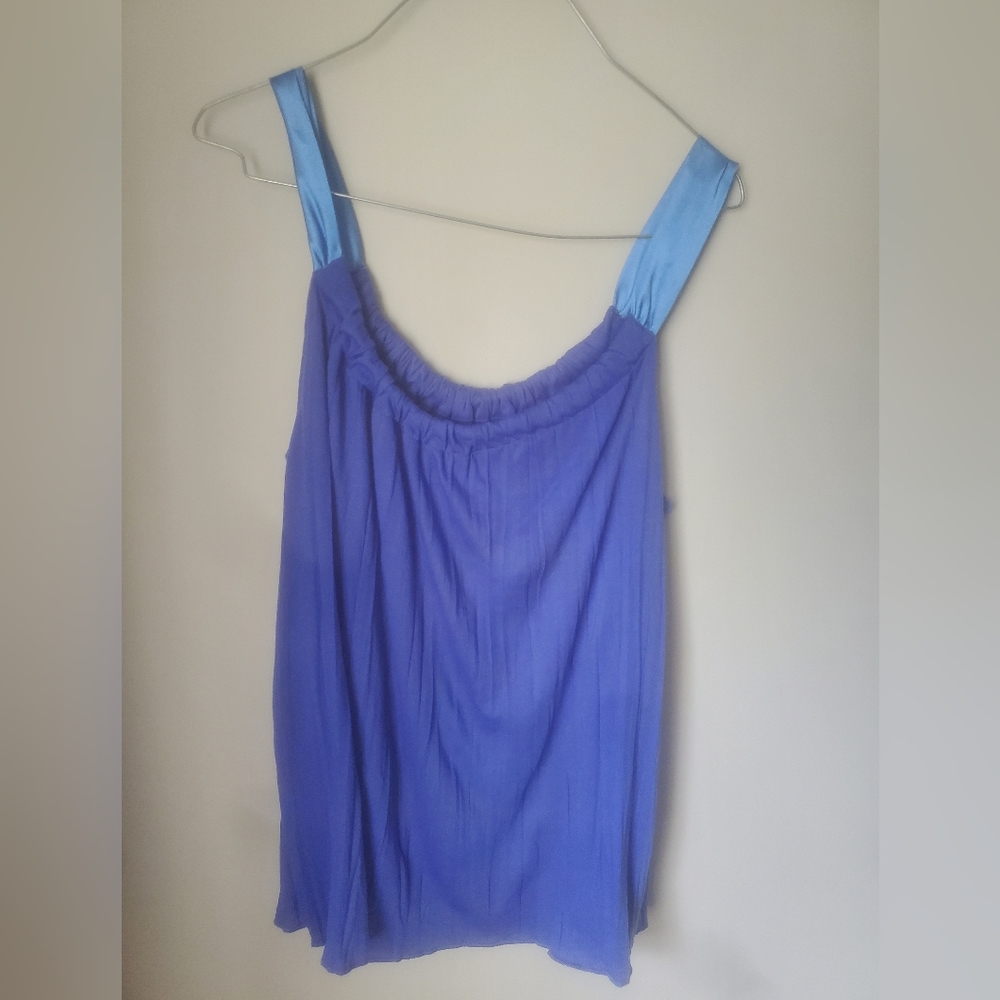 Jaclyn Smith tank top